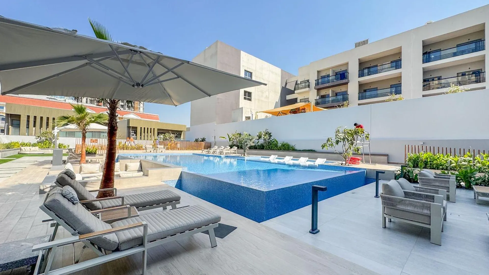 Chic-1Broxford Terrace 2 Luxuriously Furnished Apartment Dubai