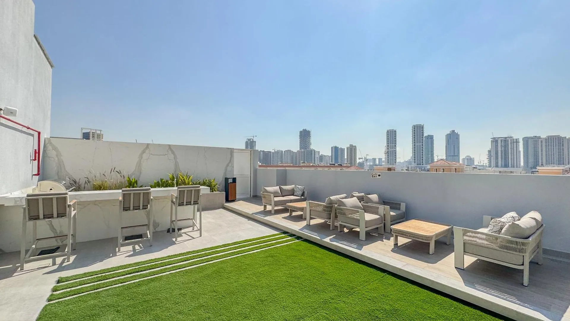 Chic-1Broxford Terrace 2 Luxuriously Furnished Apartment Dubai