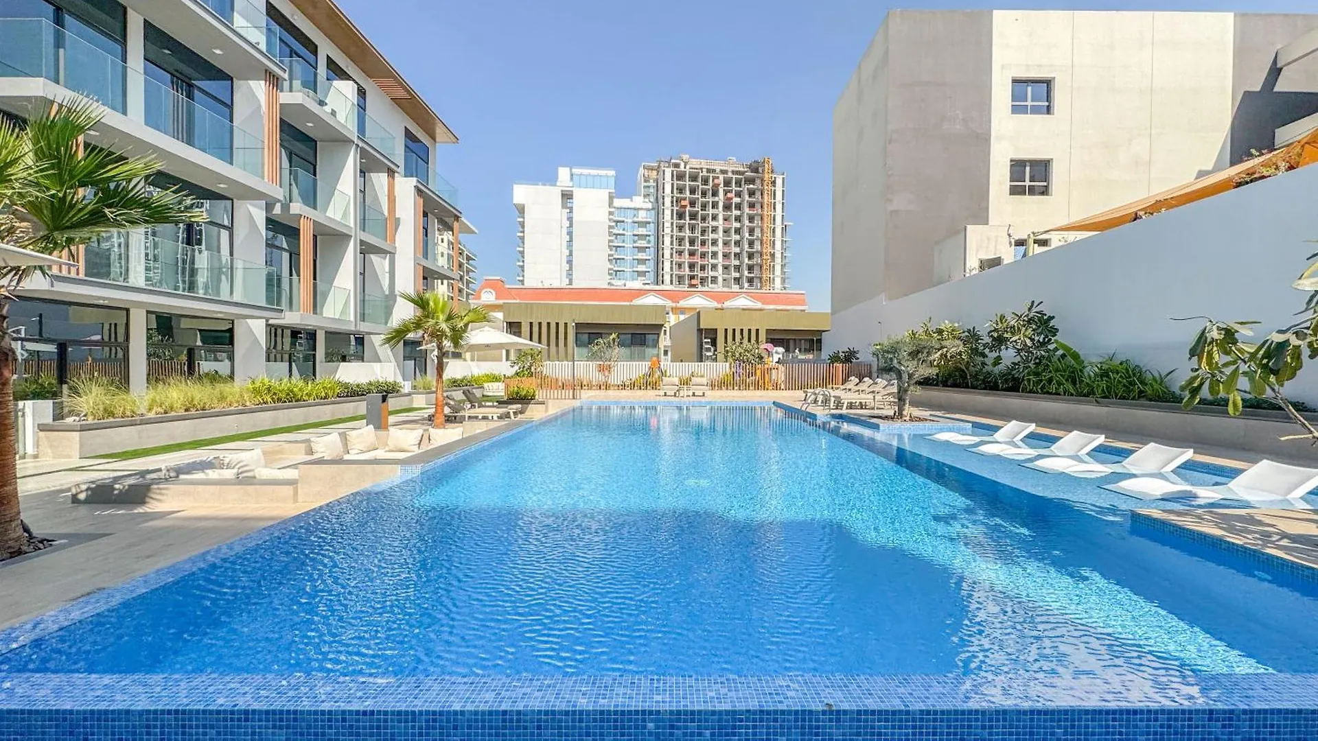 Chic-1Broxford Terrace 2 Luxuriously Furnished Apartment Dubai